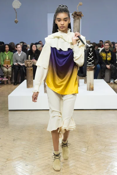 Look 32